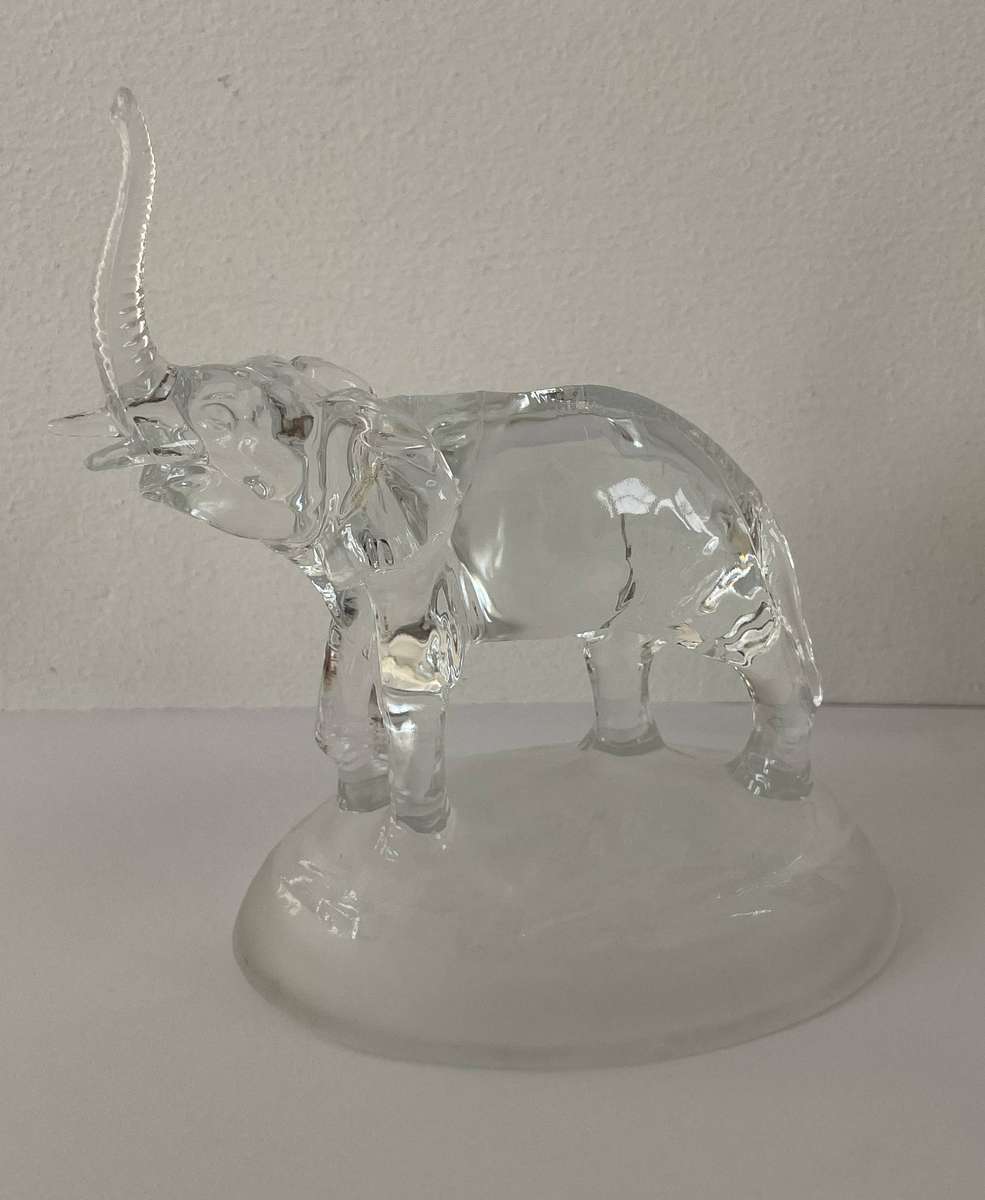 GLASS ELEPHANT FIGURINE - 16CM - IMMACULATE CONDITION