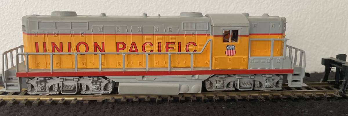 HO MODEL TRAINS - MEHANO - UNION PACIFIC LOCOMOTIVE