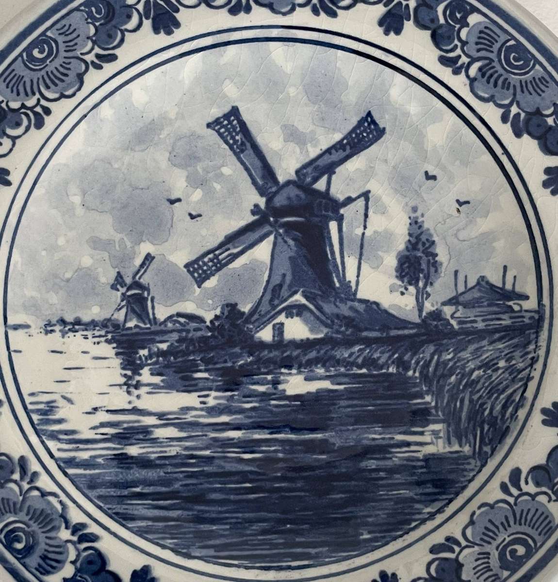 DELFT BLAUW HAND PAINTED MADE IN HOLLAND DISPLAY PLATE - GOOD CONDITION - 14.5CM