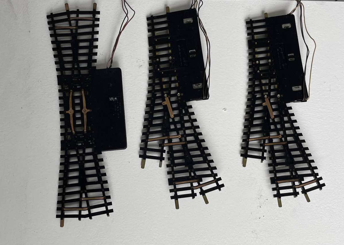 HO MODEL TRAINS - 3 X FLEISCHMANN TRACK POINTS NUMBER 2 X  1726 AND 1725