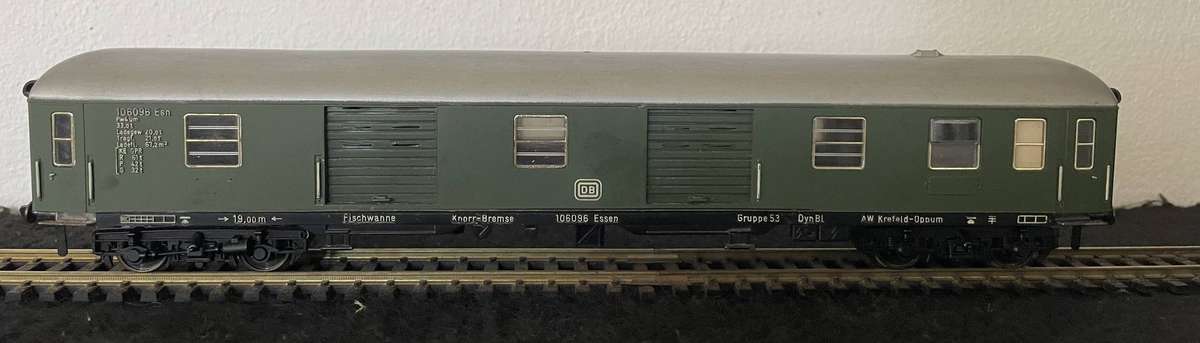 HO MODEL TRAINS - FLEISCHMANN - SWISS FISCHWANNE PASSENGER TRAIN - LIMITED EDITION