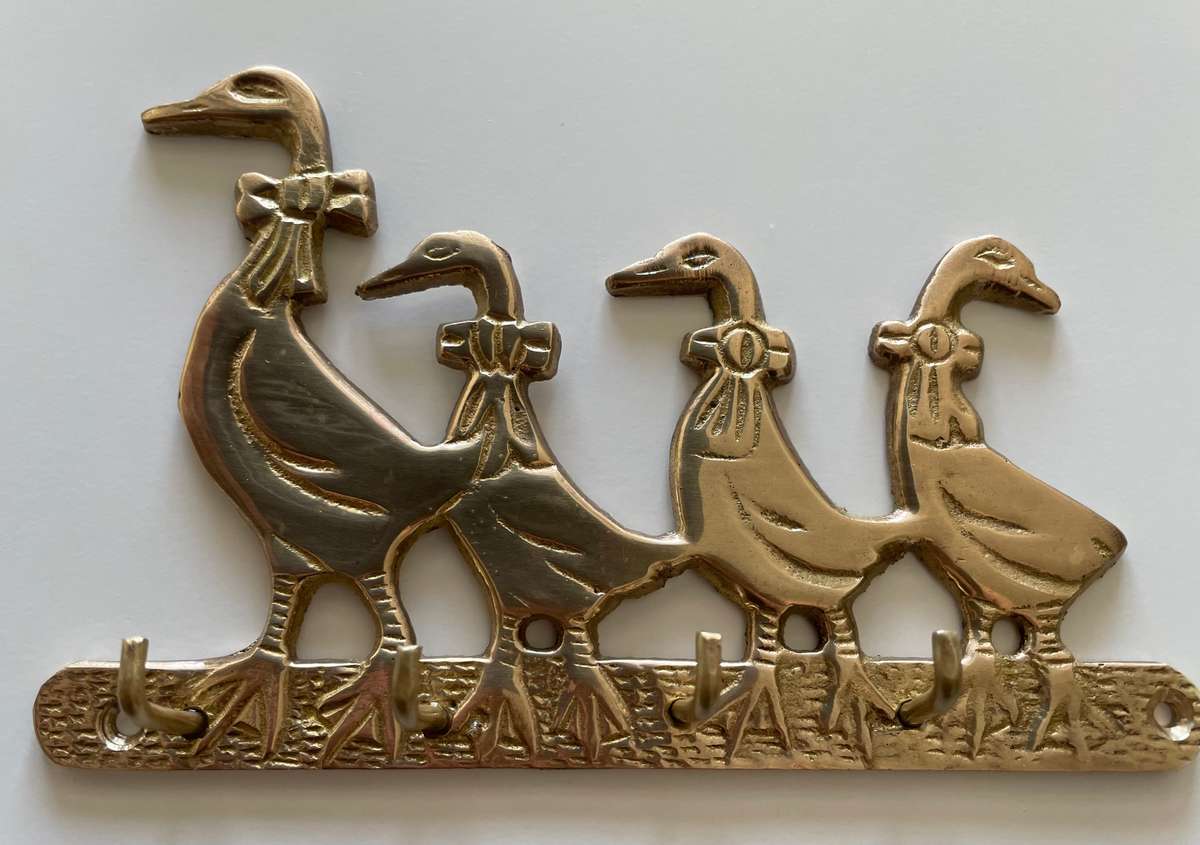 BRASS FOUR DUCKS IN A ROW KEY HOOK RAIL