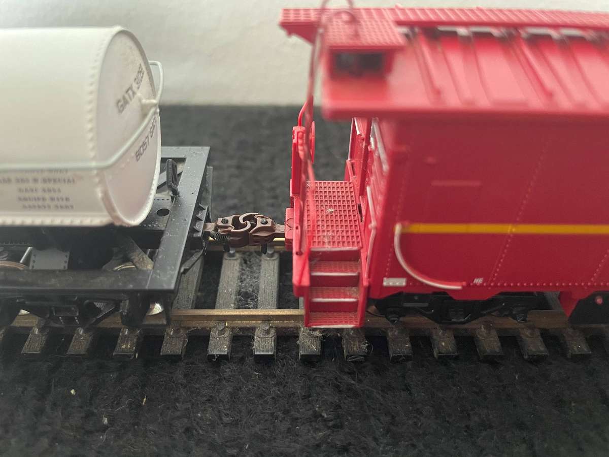 HO MODEL TRAINS - ATHEARN ROLLING STOCK - SANTE FE BAY WINDOW CABOOSE
