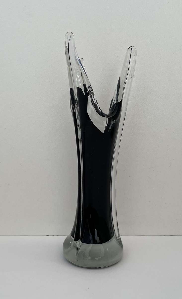 MURANO BLACK THREE FINGER GLASS VASE 20.5CM