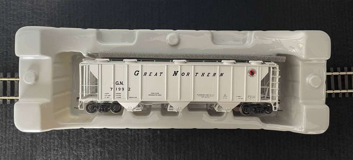 HO MODEL TRAINS - ATHEARN ROLLING STOCK - GREAT NORTHERN