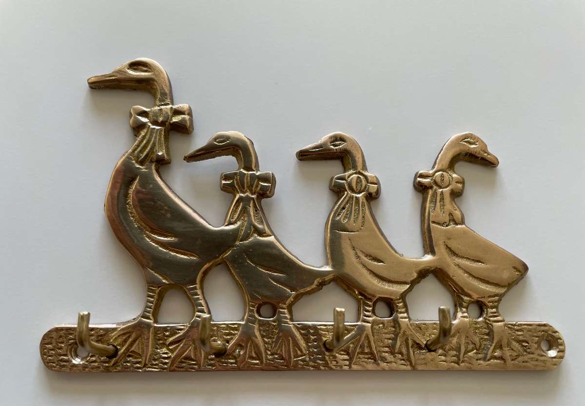 BRASS FOUR DUCKS IN A ROW KEY HOOK RAIL