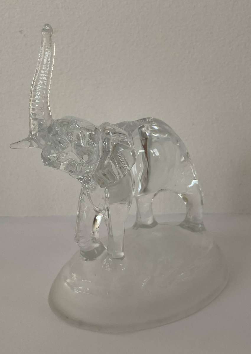 GLASS ELEPHANT FIGURINE - 16CM - IMMACULATE CONDITION