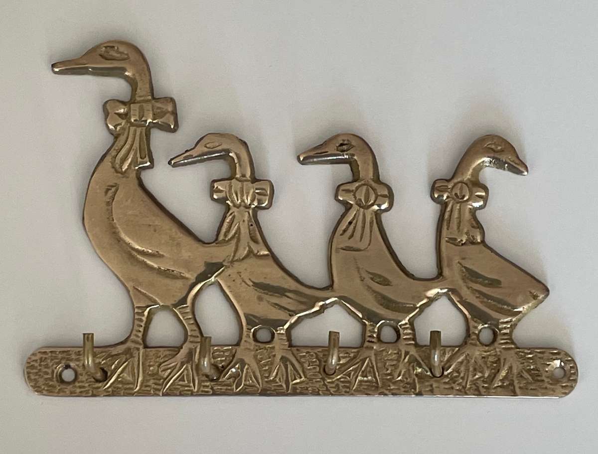 BRASS FOUR DUCKS IN A ROW KEY HOOK RAIL