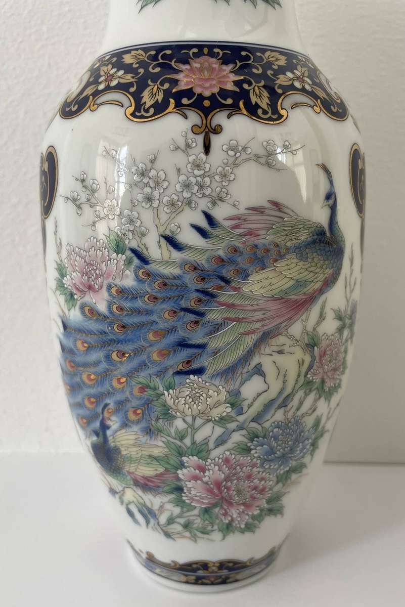 ORIENTAL VASE - PEACOCK -  21CM