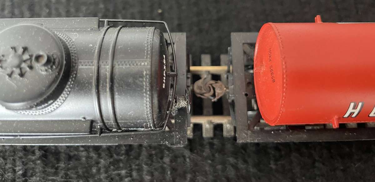 HO MODEL TRAINS - ATHEARN ROLLING STOCK - OILS MEXICAN PETROLEUM CORPORATION