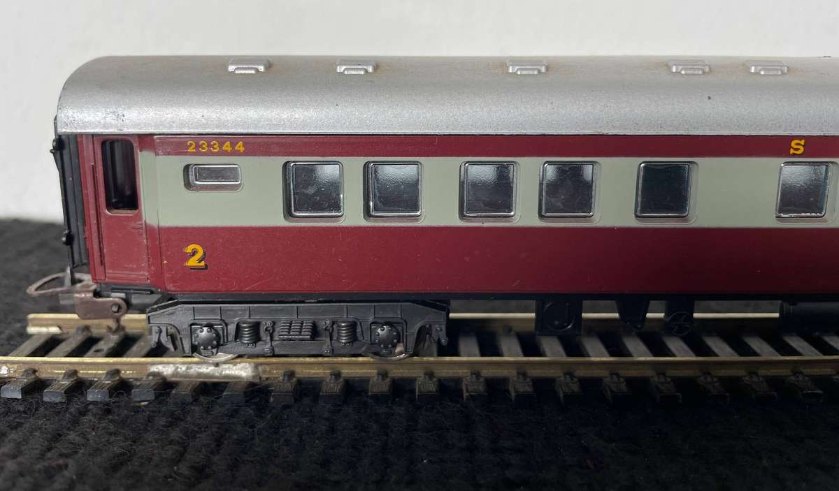 HO MODEL TRAINS - LIMA -  SAR 2ND CLASS PASSENGER COACH