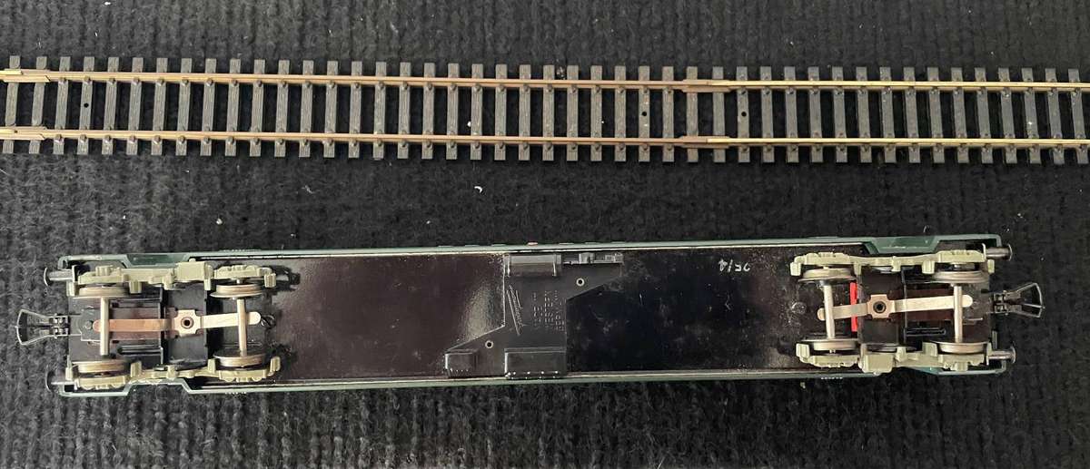 HO MODEL TRAINS - FLEISCHMANN - SWISS 2ND CLASS PASSENGER COACH