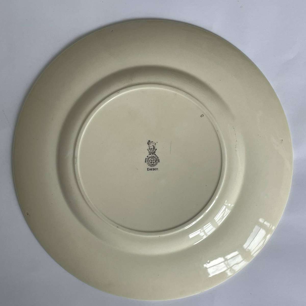 ROYAL DOULTON MADE IN ENGLAND DISPLAY PLATE -  WOOD CUTTERS  26.5CM
