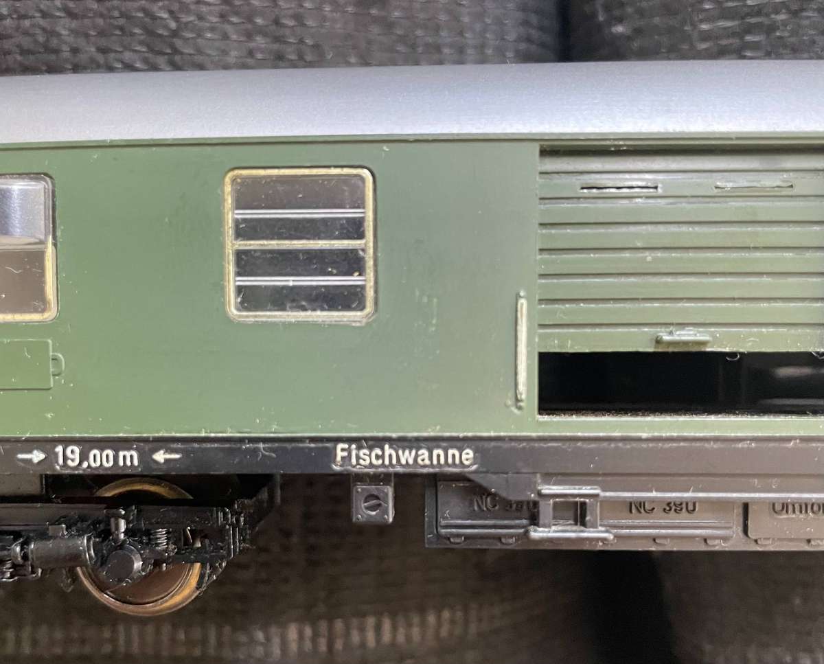 HO MODEL TRAINS - FLEISCHMANN - SWISS FISCHWANNE PASSENGER TRAIN - LIMITED EDITION