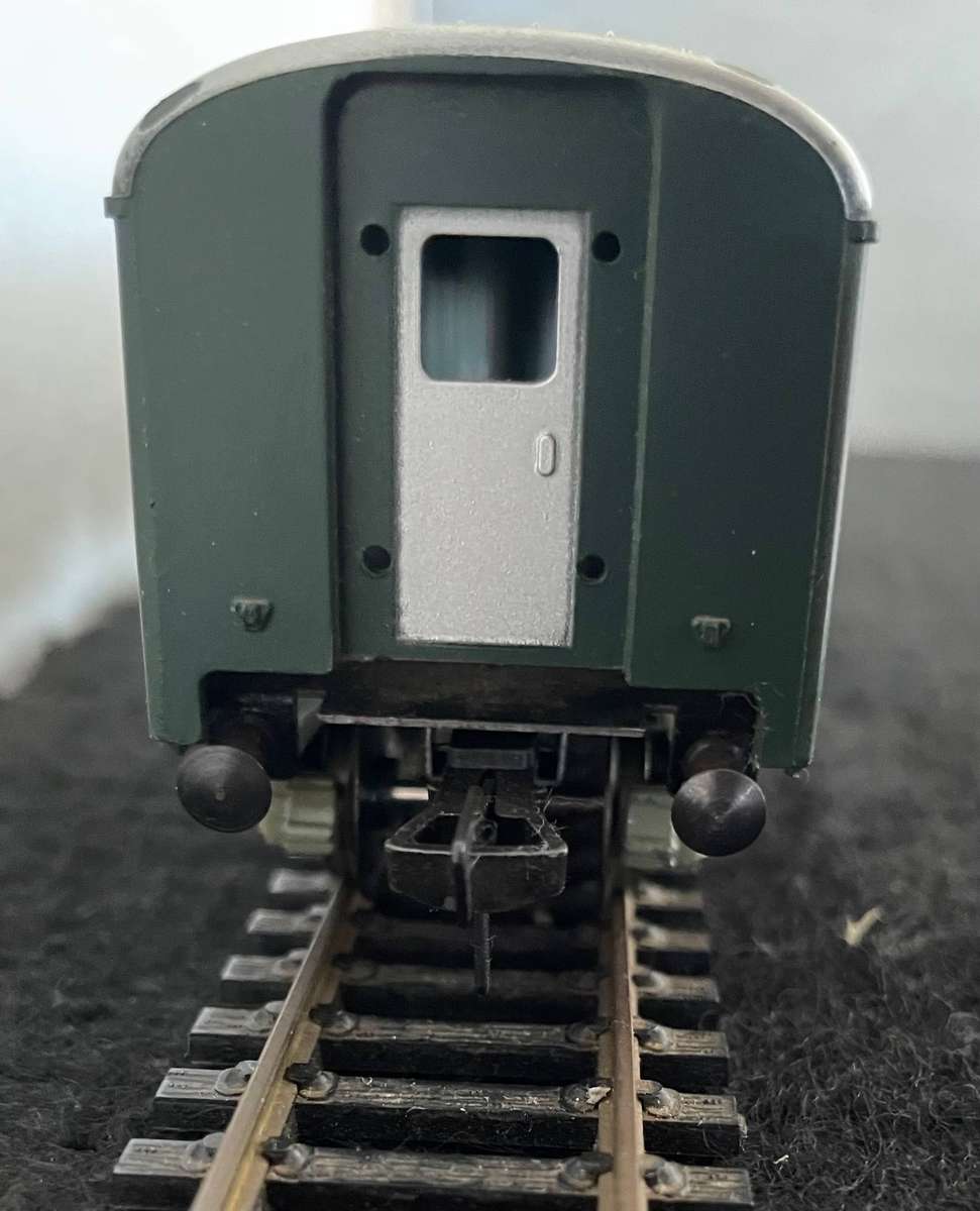 HO MODEL TRAINS - FLEISCHMANN - SWISS 2ND CLASS PASSENGER COACH