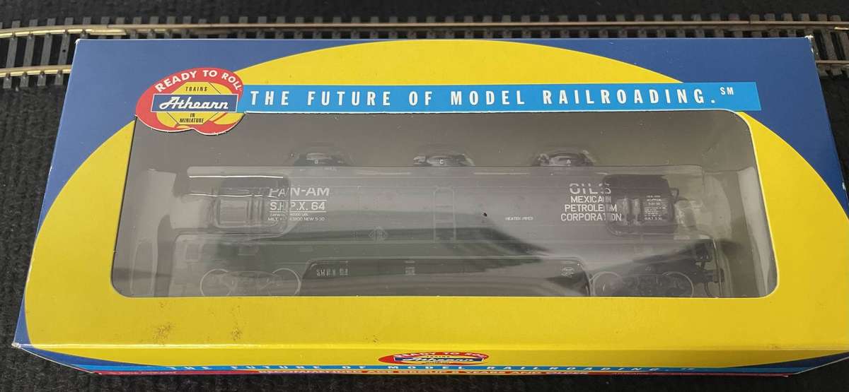 HO MODEL TRAINS - ATHEARN ROLLING STOCK - OILS MEXICAN PETROLEUM CORPORATION