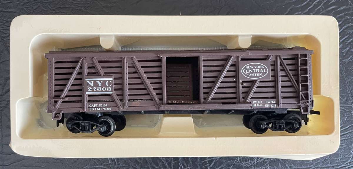 HO MODEL TRAINS - LIFE LIKE - NEW YORK CENTRAL SYSTEM CATTLE TRUCK