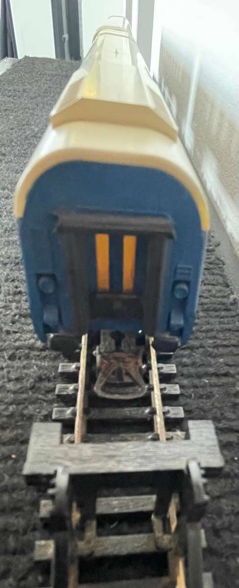 HO MODEL TRAINS - LIMA - TWO SAR BLUE TRAIN PASSENGER COACHES