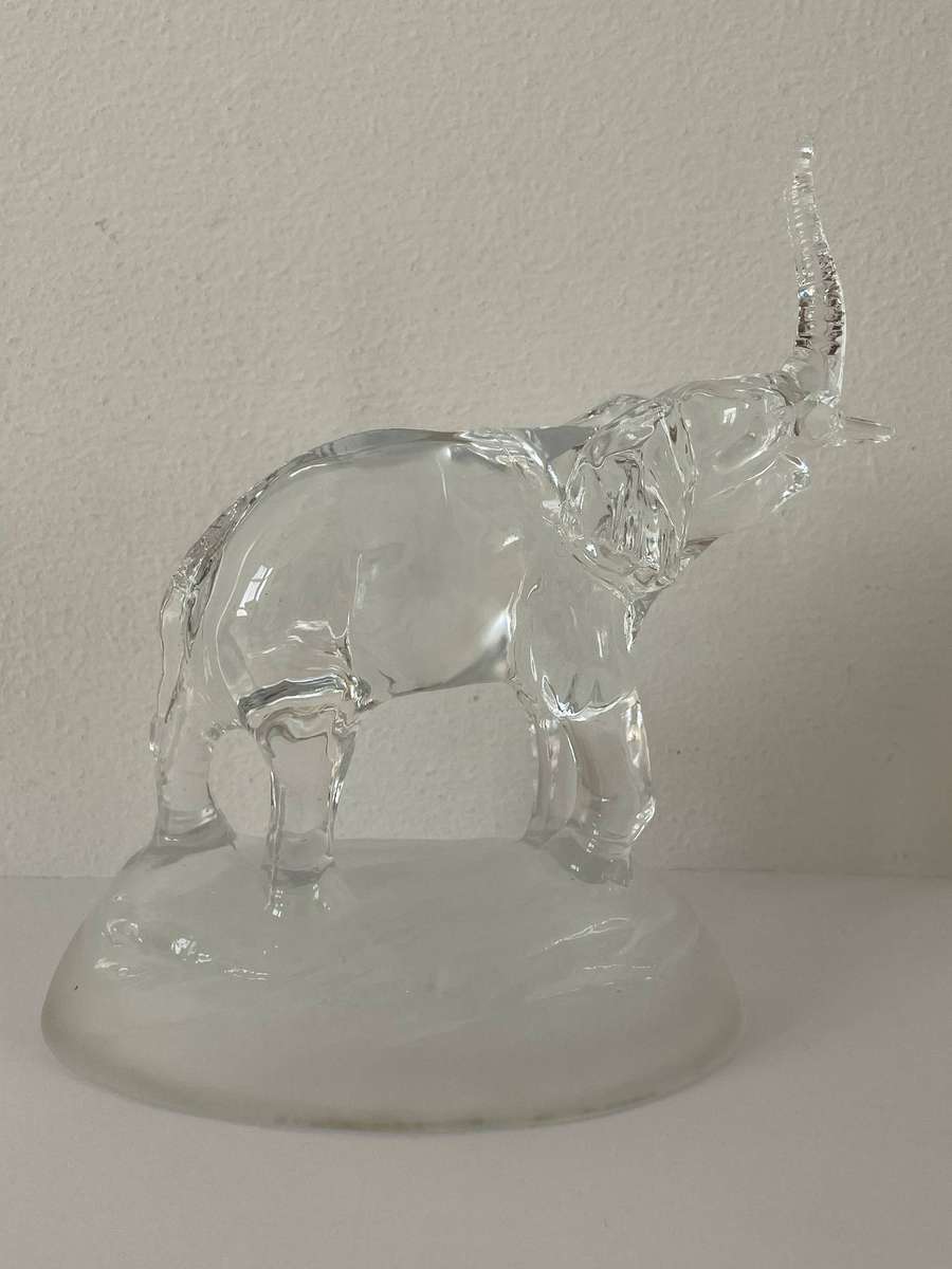 GLASS ELEPHANT FIGURINE - 16CM - IMMACULATE CONDITION