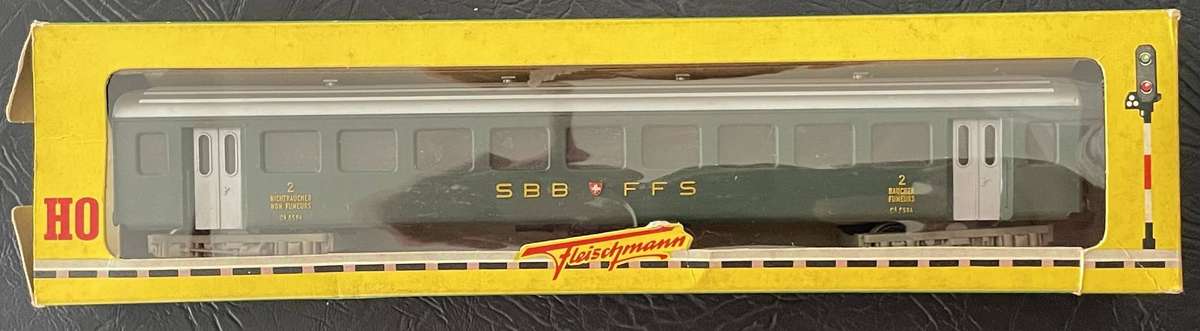 HO MODEL TRAINS - FLEISCHMANN - SWISS 2ND CLASS PASSENGER COACH