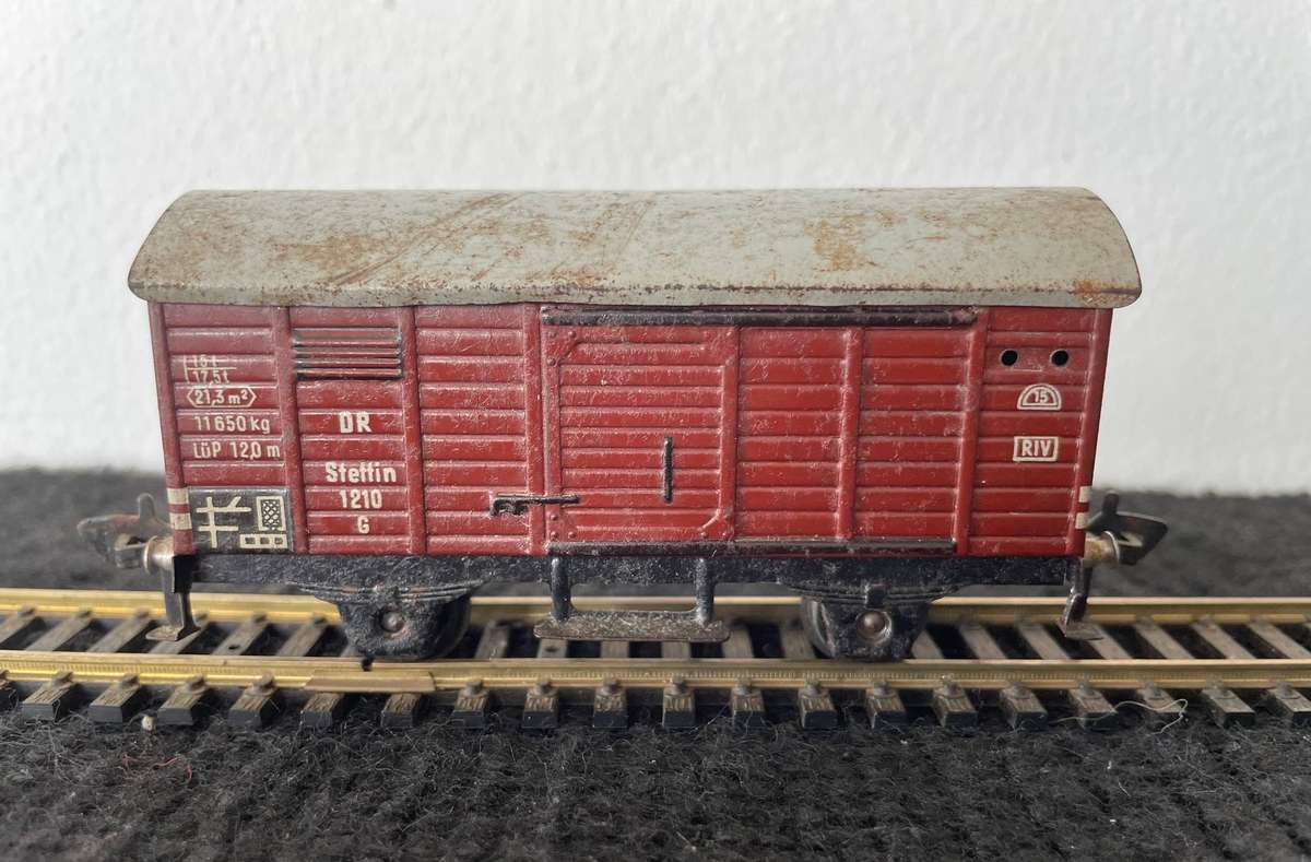 HO MODEL TRAINS - FLEISCHMANN - CATTLE TRUCK