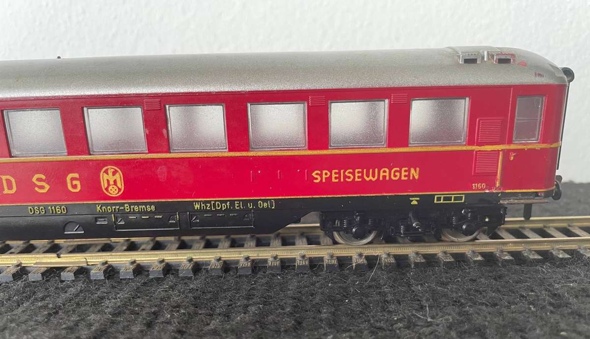 HO MODEL TRAINS - FLEISCHMANN - SPEISEWAGEN DINING CAR - DSG1160