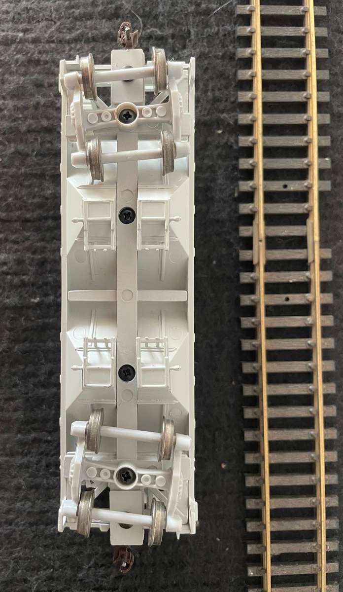 HO MODEL TRAINS - ATHEARN - SOUTHERN RAILWAY COVERED HOPPER