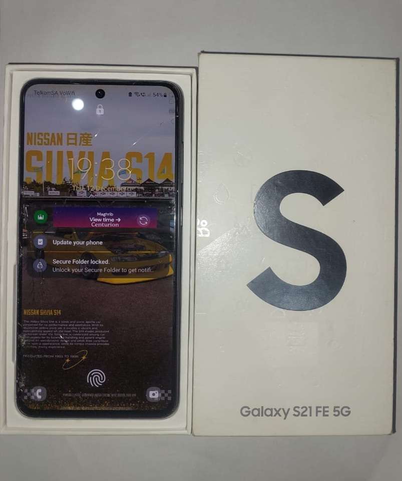 SAMSUNG S21FE 128GB-- 5G (TOUCH SCREEN CRACKED-BUT PHONE WORKS PERFECT-LCD PERFECT)