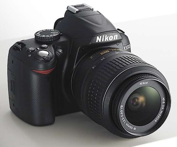 Nikon D3000 DSLR Camera Kit with Nikon 18-55 ii Lens