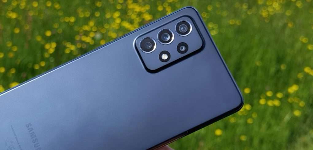 Samsung Galaxy A72 -(NOT CHARGING!!!!  NO WATER DAMAGE/SCREEN PERFECT -AS IS)