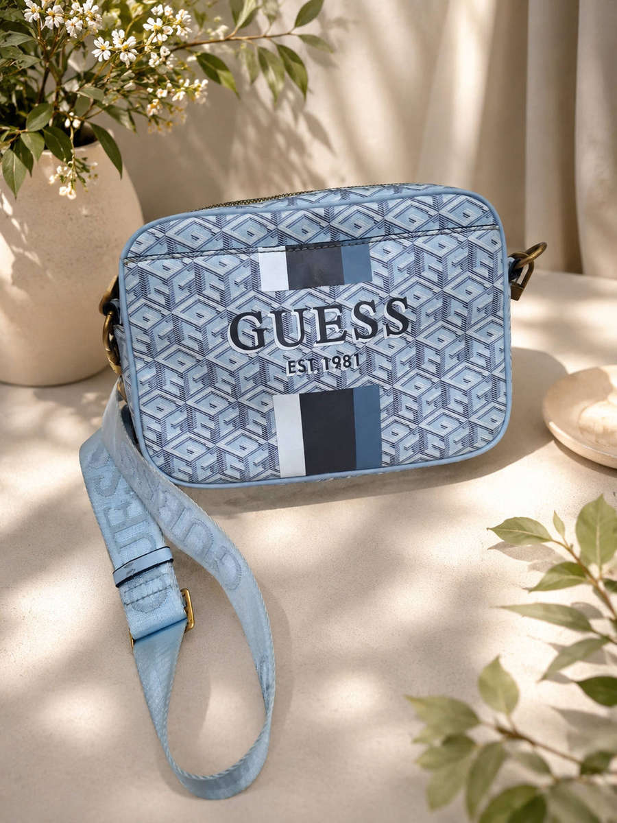 Guess Vikky camera bag