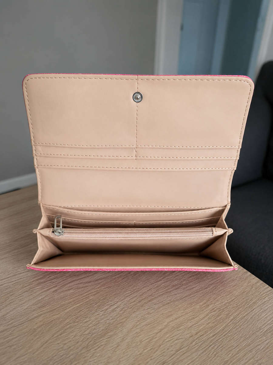 Guess wallet with box
