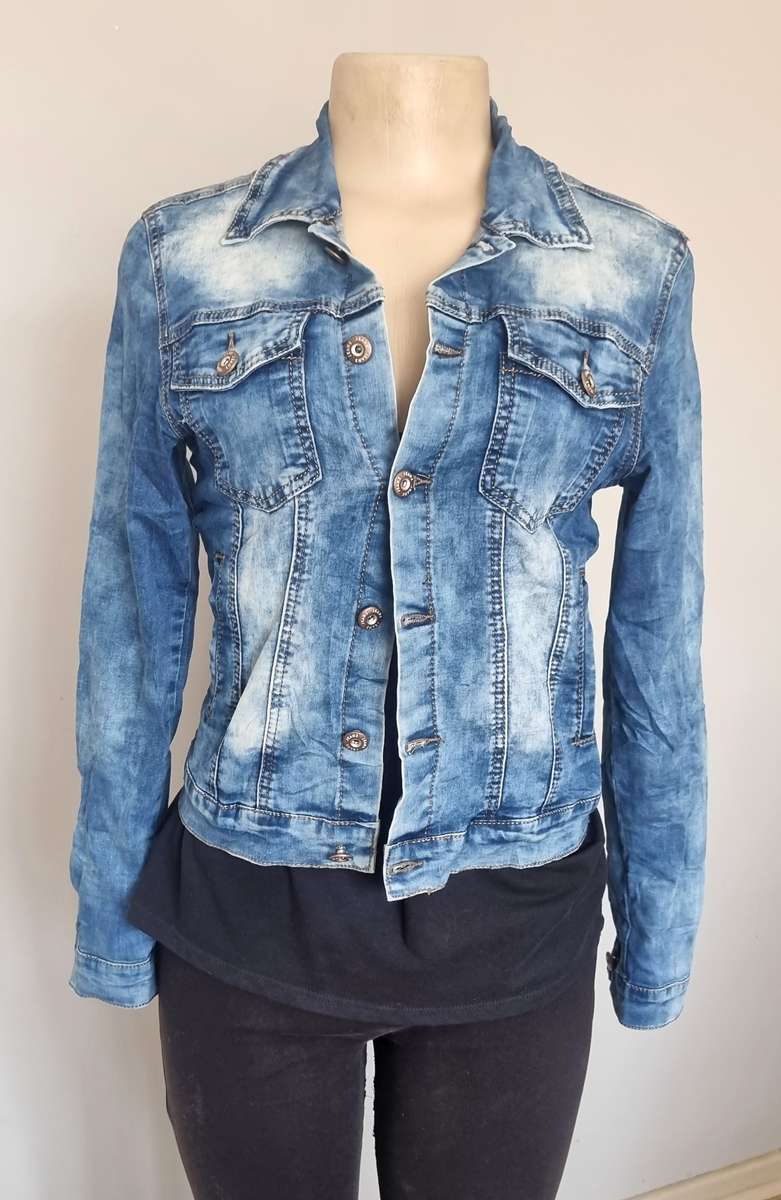Beautiful fitted denim jacket ...size small