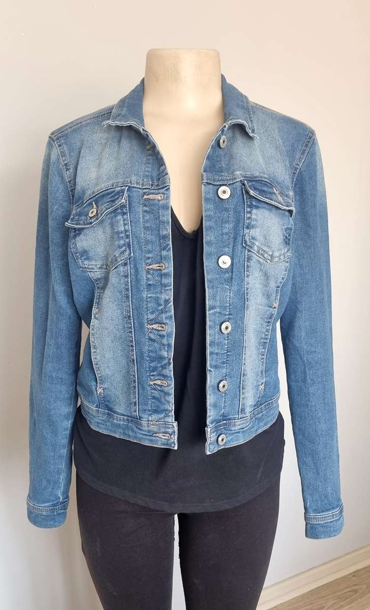 Beautiful fitted denim jacket ...size 36