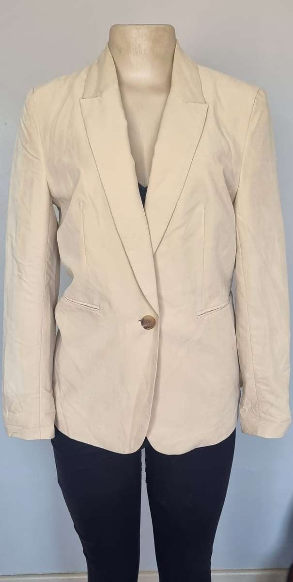 Beautiful H&M blazer ..never worn