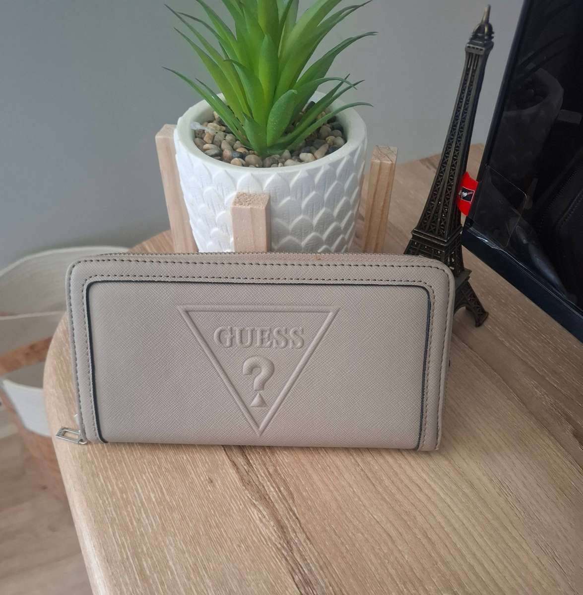 Beautiful Guess wallet