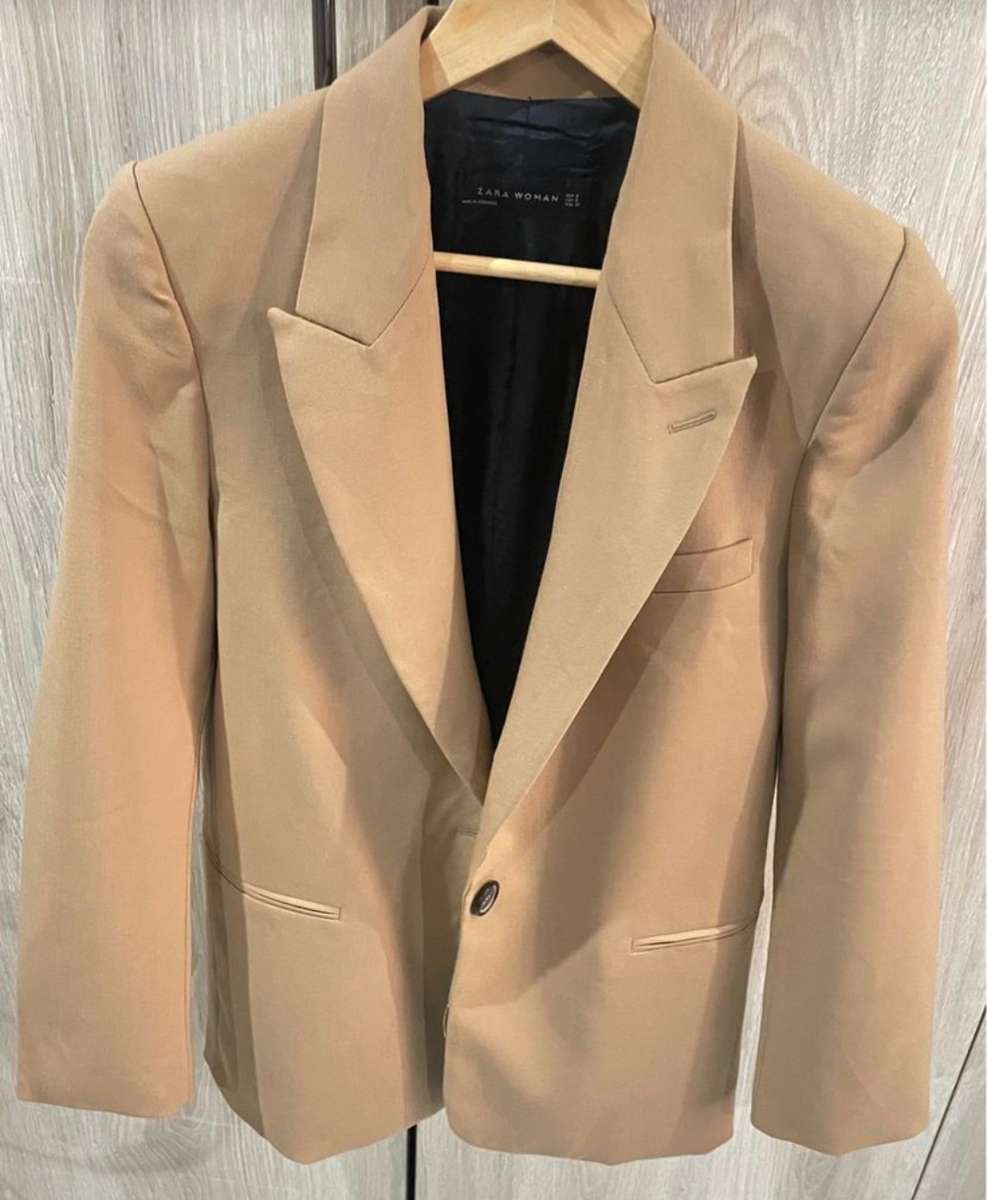 Zara blazer...size small...never worn