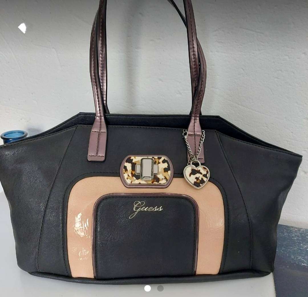 Gorgeous GUESS bag in great condition
