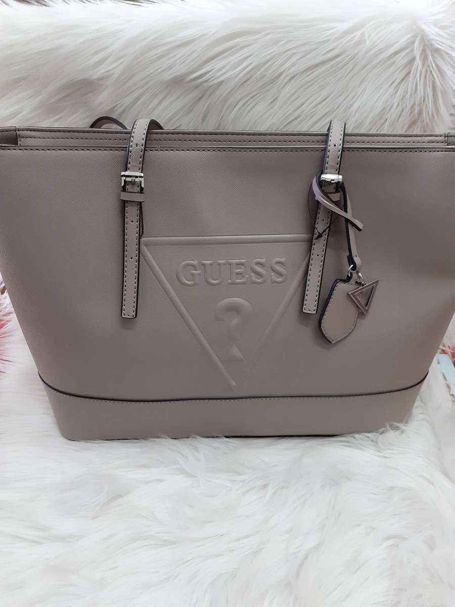 Beautiful Guess Bag ....excellent condition