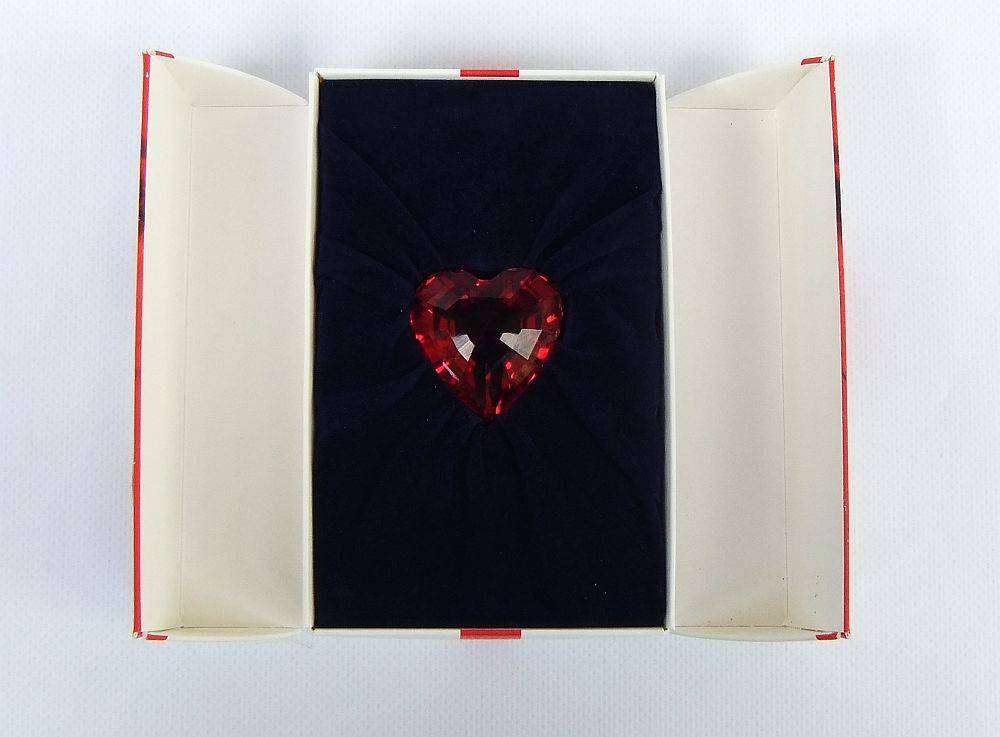 A vintage 1998 Swarovski red crystal heart paperweight in original box - Swarovski Collectors club