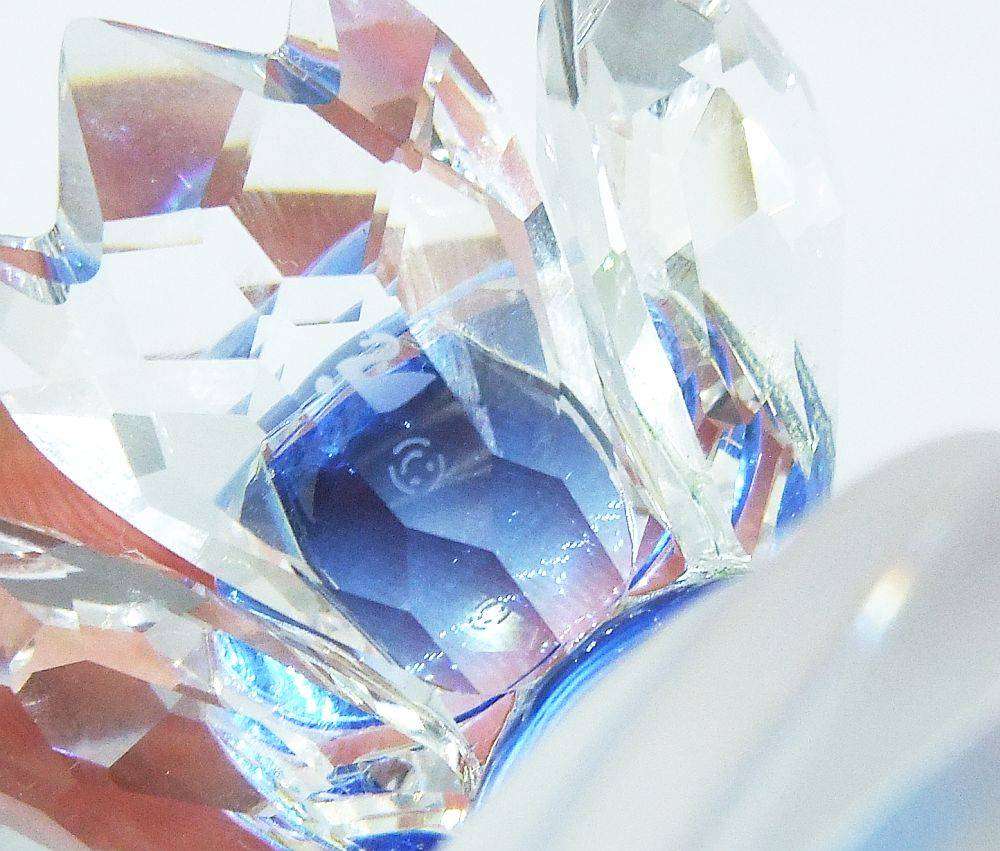 A gorgeous vintage genuine Swarovski crystal trinket box in excellent condition