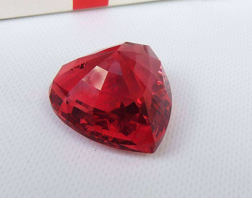 A vintage 1998 Swarovski red crystal heart paperweight in original box - Swarovski Collectors club