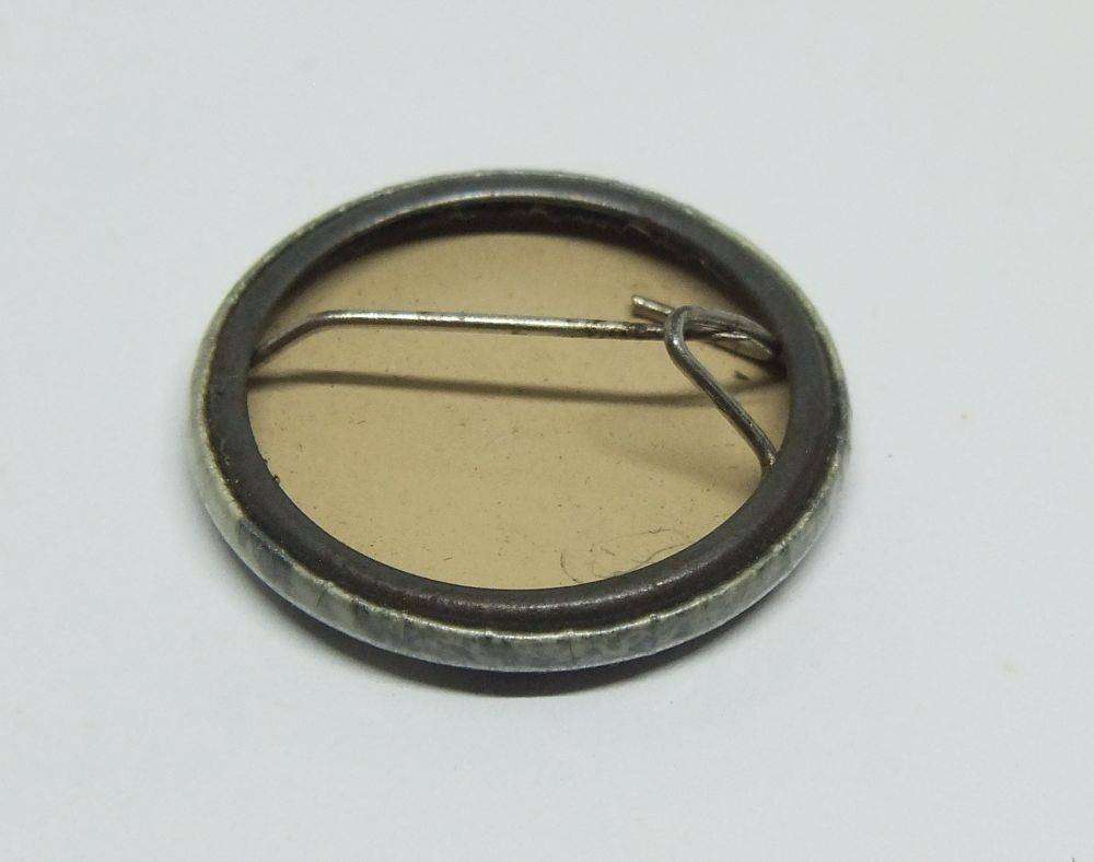 UNDER R100 - Collectable - Vintage Voortrekker monument pin badge