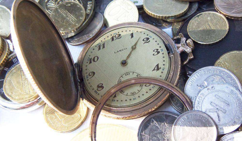 A bunch of medallions , over 100 world coins + 5 Euro note and allot of spare watch parts