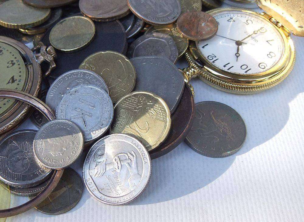 A bunch of medallions , over 100 world coins + 5 Euro note and allot of spare watch parts