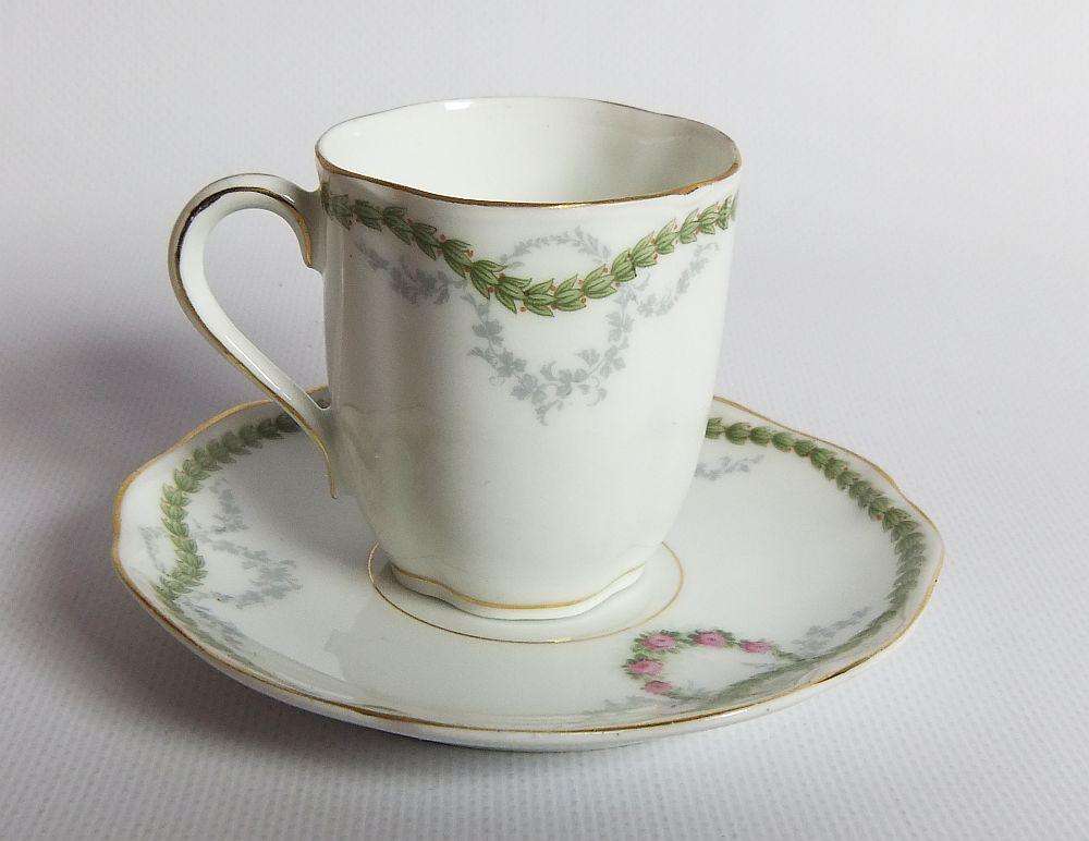 An early 20th centrury Bavarian porcelain duo in the Chrysantheme pattern , espresso sized