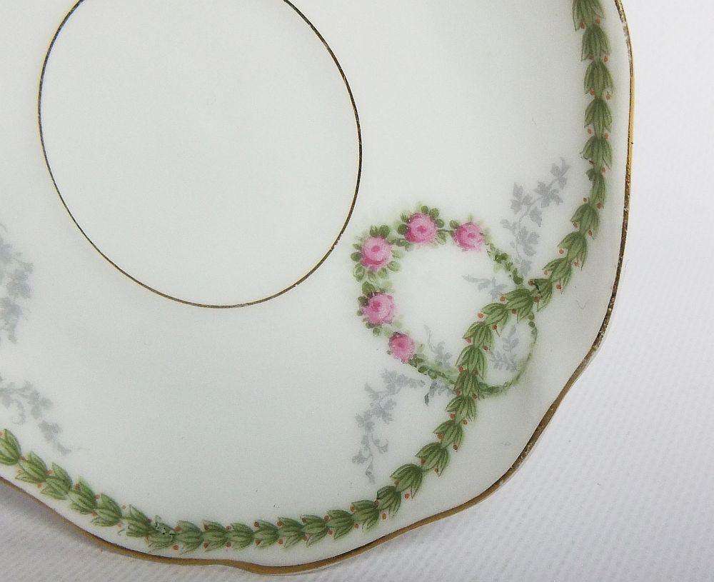 An early 20th centrury Bavarian porcelain duo in the Chrysantheme pattern , espresso sized