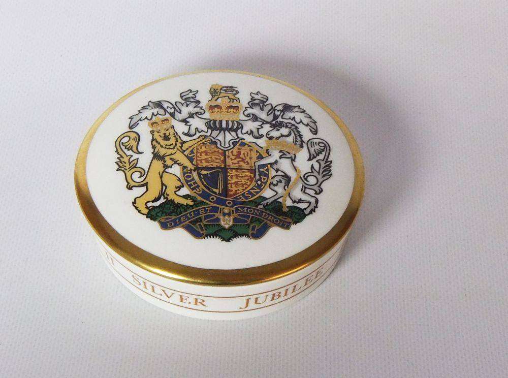 A vintage 1977 Silver Jubilee royal commemorative porcelain trinket box by Coalport England