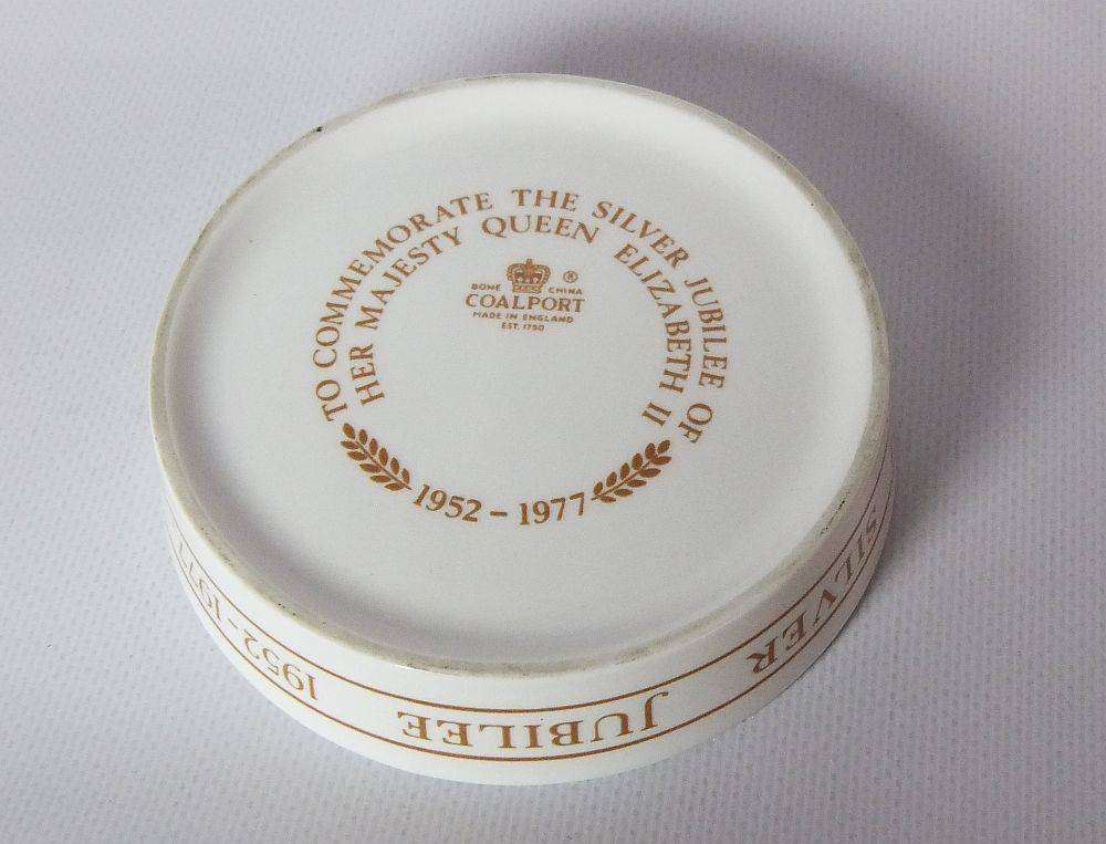 A vintage 1977 Silver Jubilee royal commemorative porcelain trinket box by Coalport England