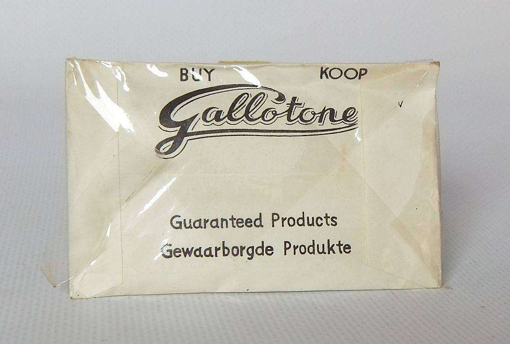 UNDER R100 - Collectable - A sealed pack of 100 Gallotone gramaphone needles